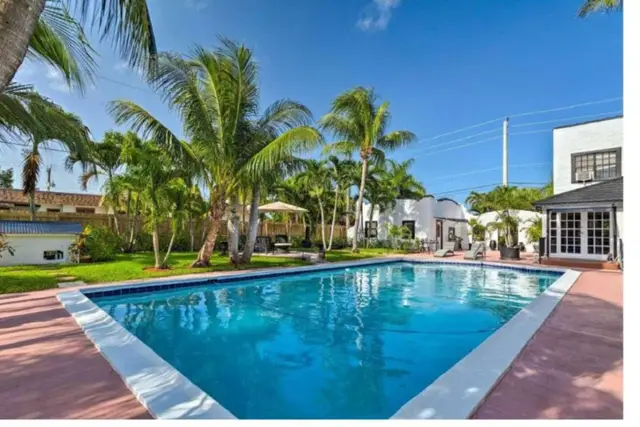 8 Bedroom Mini Resort with Pool